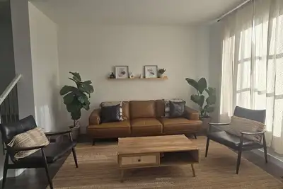 Image de Clean & Stylish 3br Home w/ Bonus Room Near Yyc, Shopping & Downtown