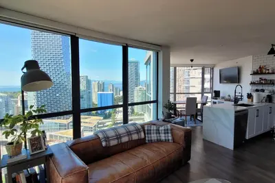 Image de 29th Floor Condo in Yaletown. Message me at a. hostacny@gmail. com for details \n