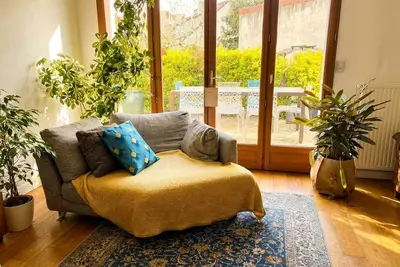 Image de Maison familiale : jardin et trampoline, proche commerce et gare Porchefontaine