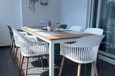 Image de Ugodan apartman sa prekrasnom terasom u mirnoj ulici u blizini plaže