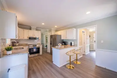 Image de Spacious Raleigh 3br Home with Patio Grill Pool Tennis and Pet Friendly Stay