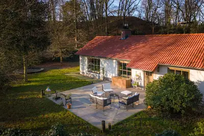 Image de Ultimate luxury in this villa for 12 people, with sauna, jacuzzi, and direct access to the forest!