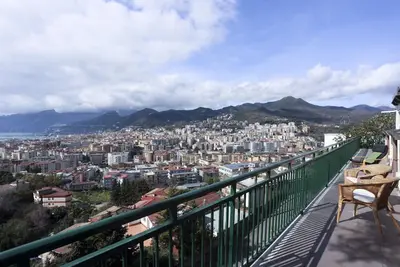 Image de GuestHost - Alta Vista Mansion: Seaview & Parking