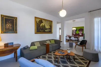 Image de GuestHost - Large 165m2 apartment, perfect for 4 people, located on the first floor of a building without a lift (stairs to access). The accommodation is located in the southern area of ​​the main avenue of the seaside area in Pesaro, 50 meters from t