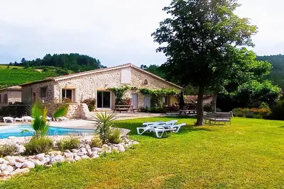 Image de Maison de campagne « Gîte La Pigne » avec vue montagne, piscine privée et Wi-Fi