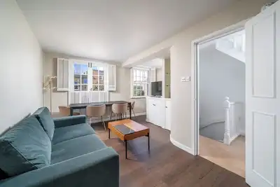 Image de Minimalist 2 Br Mews house near Holland Park