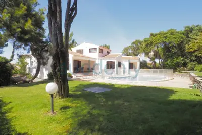 Image de Villa dos Pinheiros - Villa de 3 chambres avec piscine et jardin privés