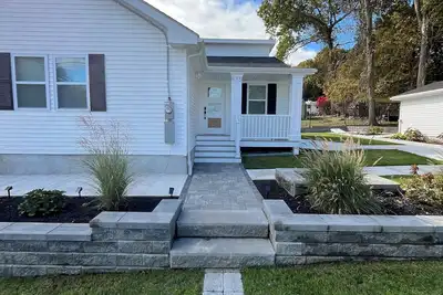 Image de Brand new 4-bedroom bungalow with central heat and Ac in charming Tiverton