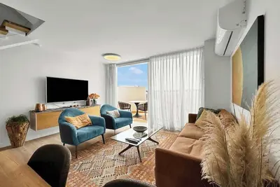 Image de Beachfront Paradise Penthouse | Floor Safe Room