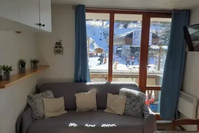 Image de Front de neige 1er étage balcon plein sud face place et télécabines