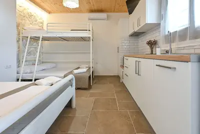 Image de Studio with Garden View