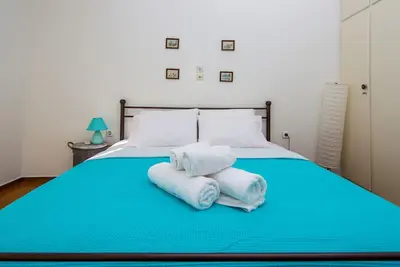 Image de Sunny 1bd apartment just 1minute to Acropolis