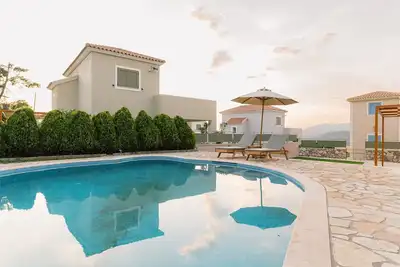 Image de Villa Anthia (with private jacuzzi & shared pool)