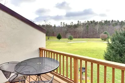 Image de Mountain Escape w/ Loft • Indoor Pool & Hot Tub Access