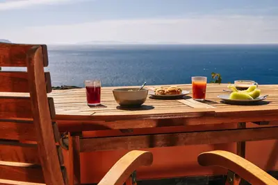 Image de Family Fun in the Infinite Aegean by Neuvel