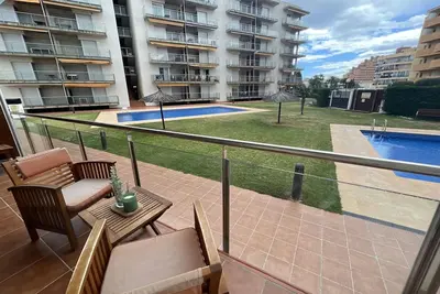 Image de Appartement Rez-de-Chaussée avec Terrasse, Piscine Communautaire et Parking à 15min de la Plage