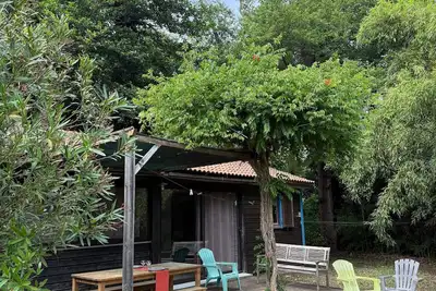 Image de Chalet Bignone, bord de mer, au coeur d'un grand parc arboré