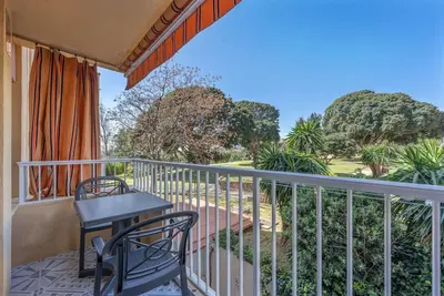 Image de Appartement « Apartamento Aguila » avec terrasse privée, jardin commun et climatisation