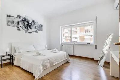 Tiburtina White House