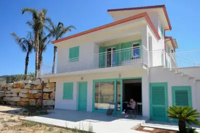 Image de Villa Degli Alberi avec jardin, terrasse privée, Wi-Fi et climatisation