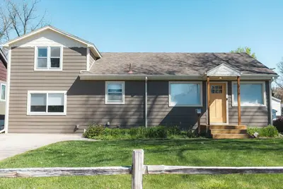 Image de Modern Retreat | Desk + Big Yard