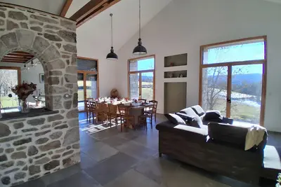 Image de Maison de campagne « Gîte De La Chaumeille » avec terrasse privée, jardin et Wi-Fi