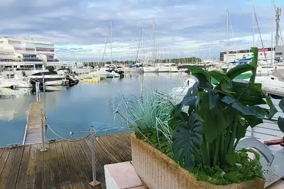 Image de Marina❄️ avec vue sur les bateaux 🌊!
