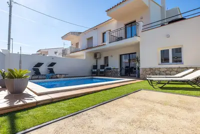 Image de House Montgrí, modern and comfortable, pax 8