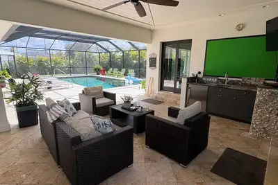 Image de New-Sun, Sand & Style! 4br Coastal Retreat with pool and private beach access.