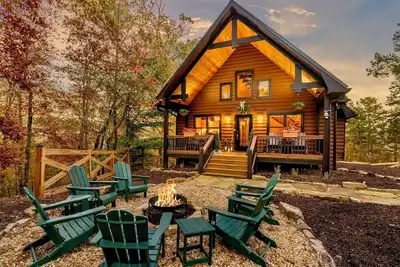 Image de New cozy 4-bedroom cabin with Ac/fireplace/firepit/hottub in charming Ellijay