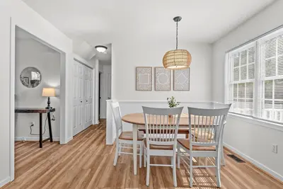 Image de Creekside Cottage in Midlothian, Pet Friendly: 4 bedroom, 2 baths - 5 total beds