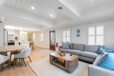 Image de The Azalea-Brand New! | 1. 5 Blocks to King St.