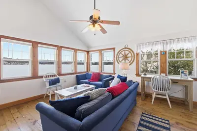 Image de Lakefront Cottage #1 | Dock | Mtn & Lake Views