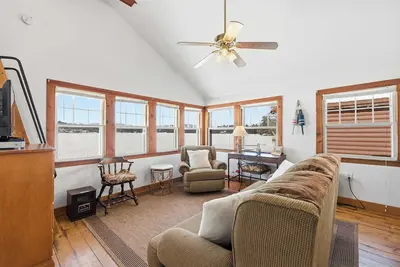 Image de Lakefront Cottage #2 | Dock | Mtn & Lake Views