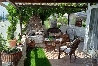 Image de Alonaki Seafront Cottage