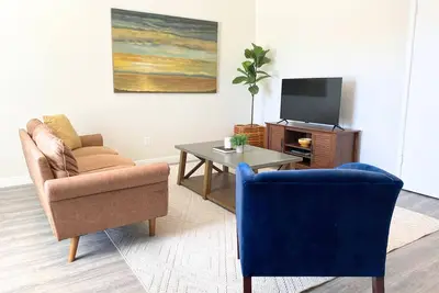 Image de 3br Fully Furnished/Utilities Incl. /Ideal for Relocation & Travel Professionals