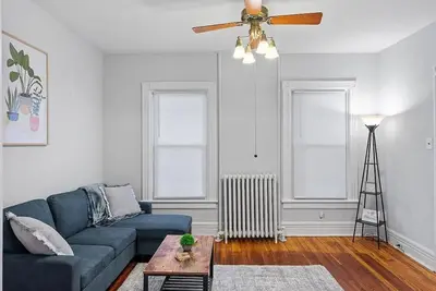 Image de Spacious 4‑Bedroom Vacation Rental – First‑Floor Home Near Downtown Albany