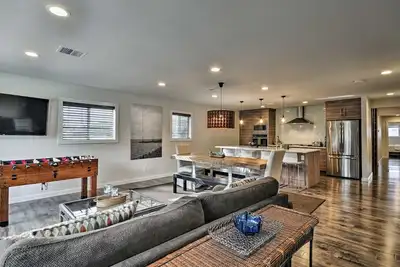 Image de Riverfront Astoria Condo on Pier, Walk Everywhere