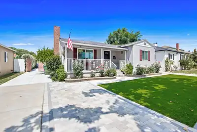 Image de 3-bedroom house in beautiful Alhambra with Cozy Garden Pad