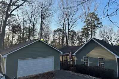 Image de Lakefront 3-bedroom/3 bath with large dock house in quiet cul de sac