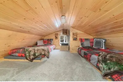 Image de beautiful rustic  cabin 1 bedroom with queen bed /loft 2 twin beds