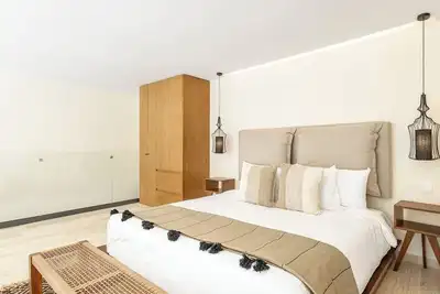 Image de One of a kind! Bright loft with small private pool