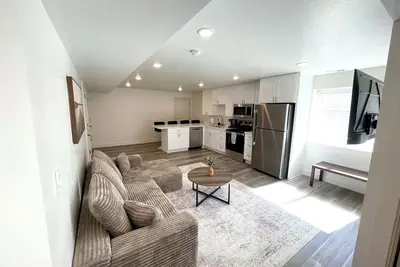 Image de Fully Furnished 3br Apartment• Separate Entrance and Parking