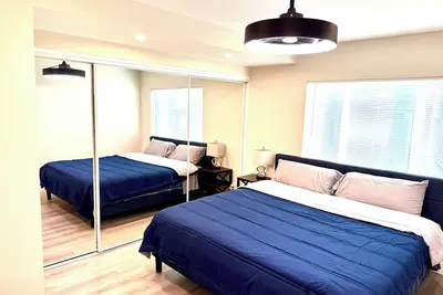 Image de Newly renovated 3-bedroom home-base at the border of Oc & La county