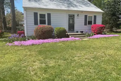 Image de Cozy cape cod with 2 bed rooms close to D. C.