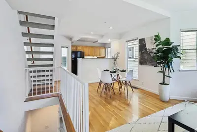 Image de Beautiful 4-story townhouse 3bd 2ba 1700sqft garage in gated community