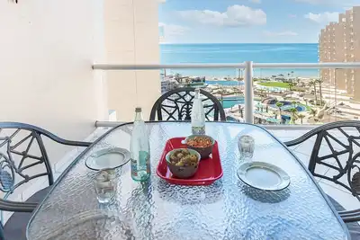 Image de Las Palomas Phase 1 Rubi 707 Exceptional OceanView 1br 1ba Unit.