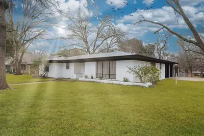 Image de Vibrant 3/2 Remodel w/ Full Size Twister & Disc Golf Gameroom Fun