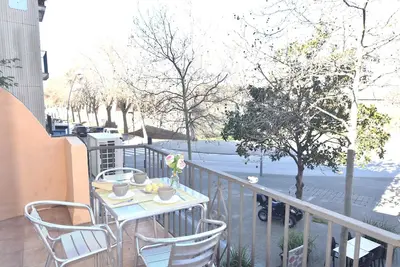 Image de Appartement central à Roses pour 6 personnes, avec terrasse et à seulement 300 m de la plage, idéal pour profiter de la Costa Brava.