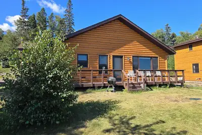 Cozy Lutsen Cabin - Steps from Lake Superior!